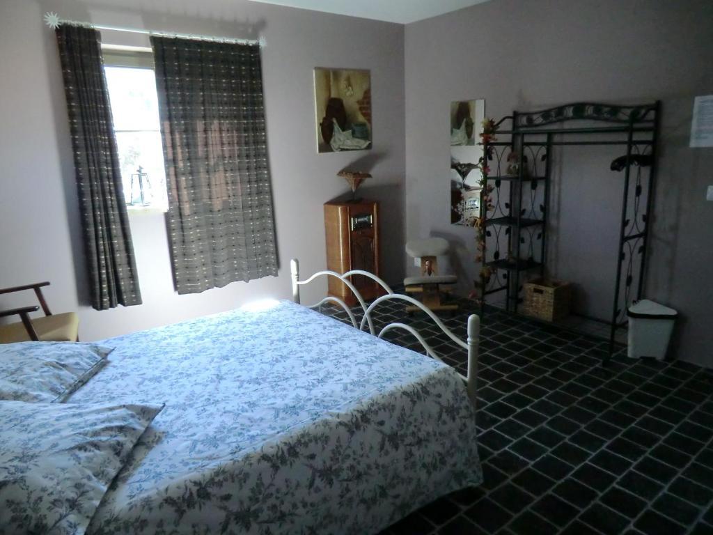 La Bastide De Fontaille Bed & Breakfast Saint-Felicien Room photo